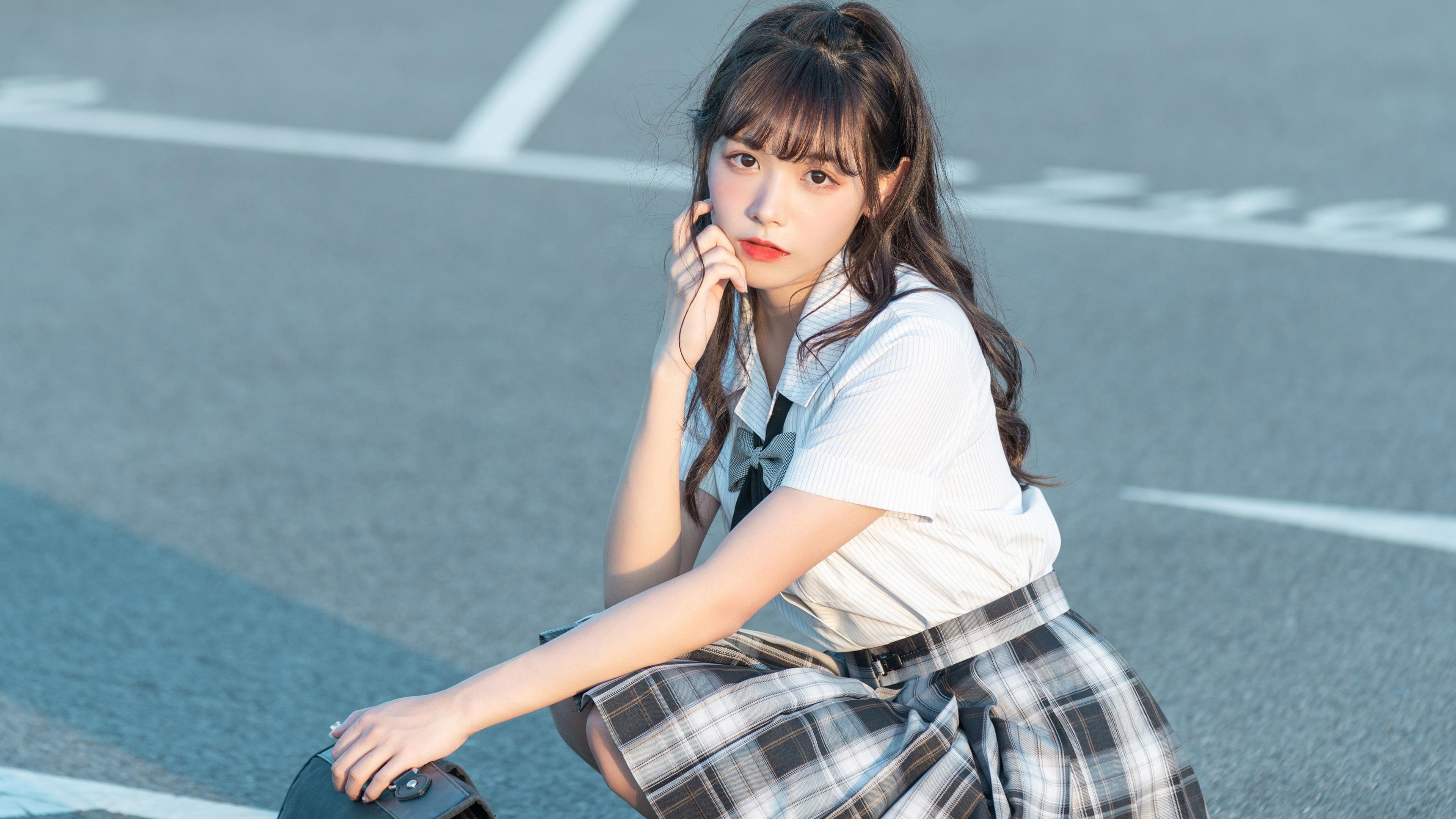 九游正版入口-库兹马诺维奇在巴黎奥运会手球比赛中多次扑救对方角球，库兹马传球