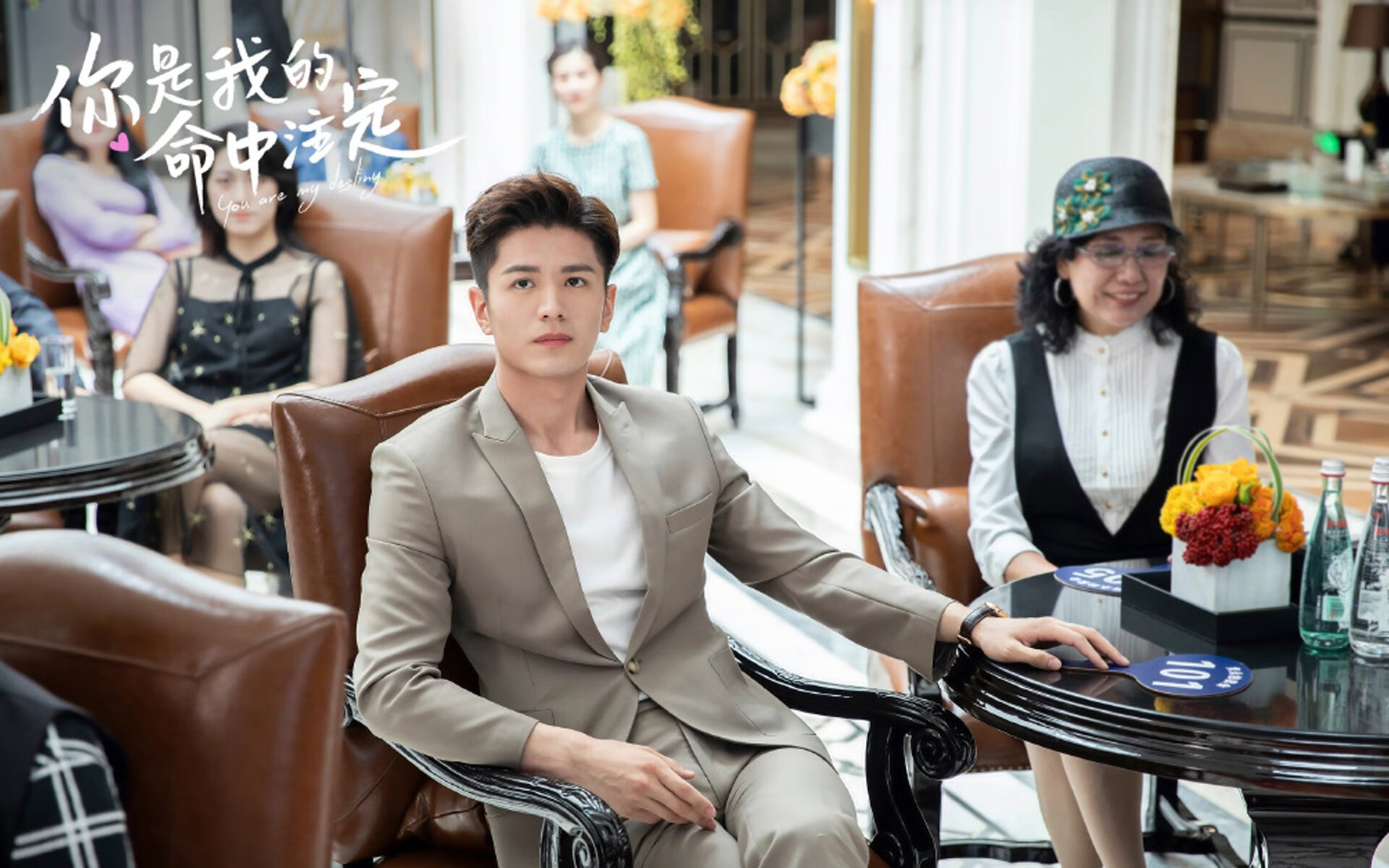 意大利骑手弗洛尔·德·温内在2024年欧洲三项赛锦标赛中以“Thunder”马匹获得个人铜牌,表现出色。